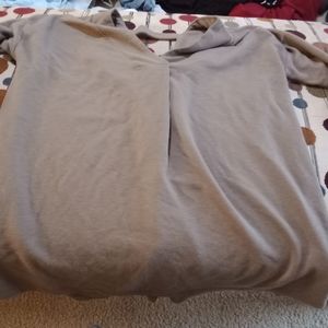 It is a long sleeve shirt cupio